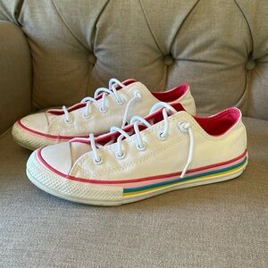 Kids converse